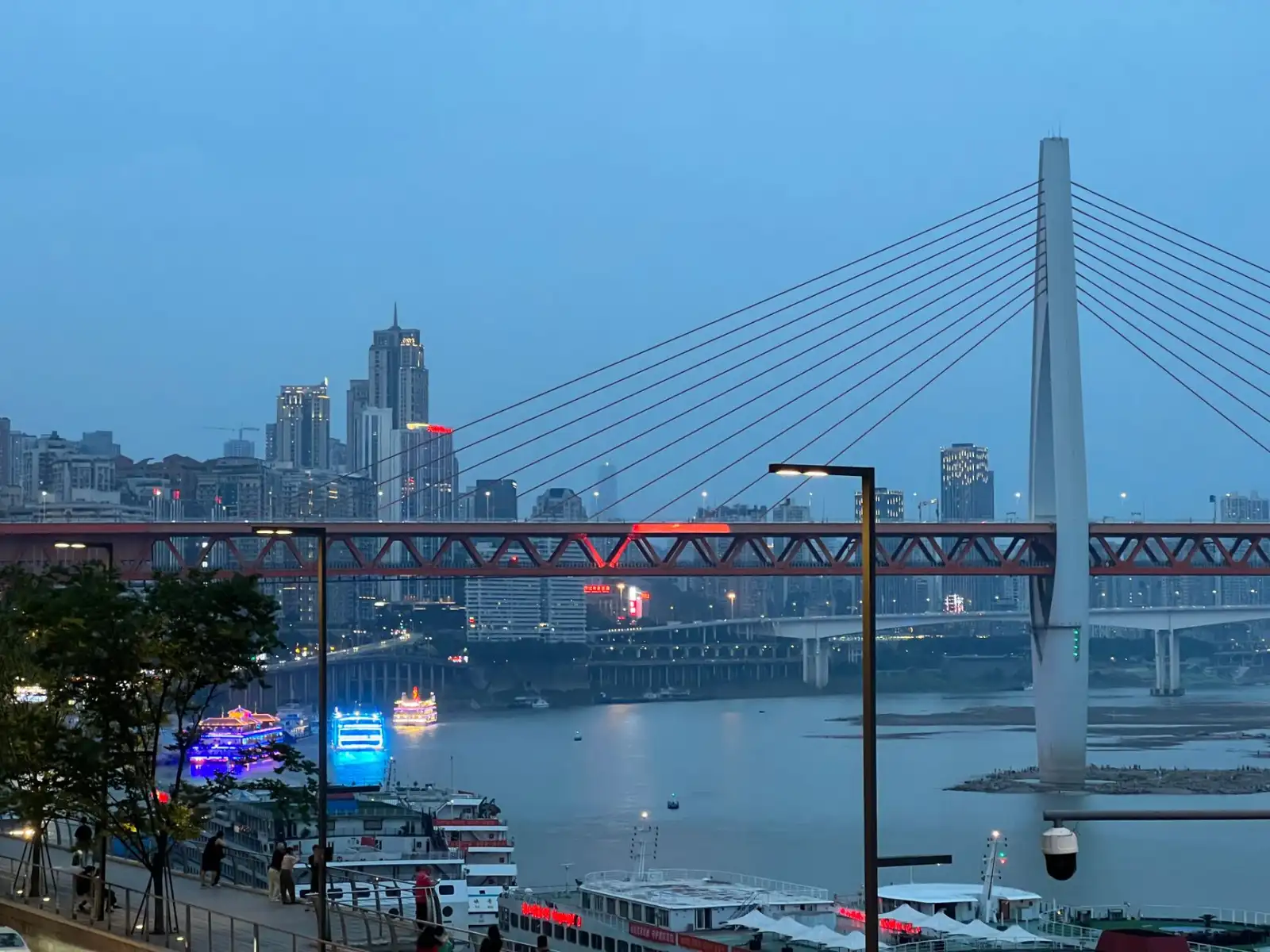 重庆骁冠科技电动叉车与堆高车产品线配置差异对比
