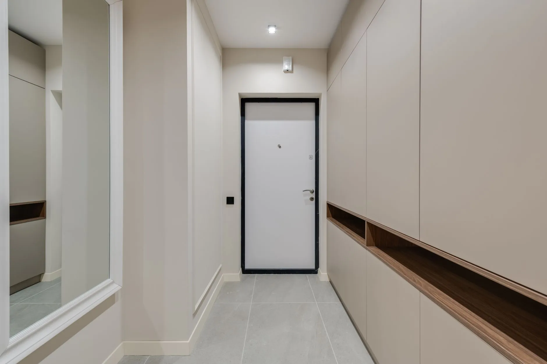 不同吨位电动堆高车性能对比及选型建议