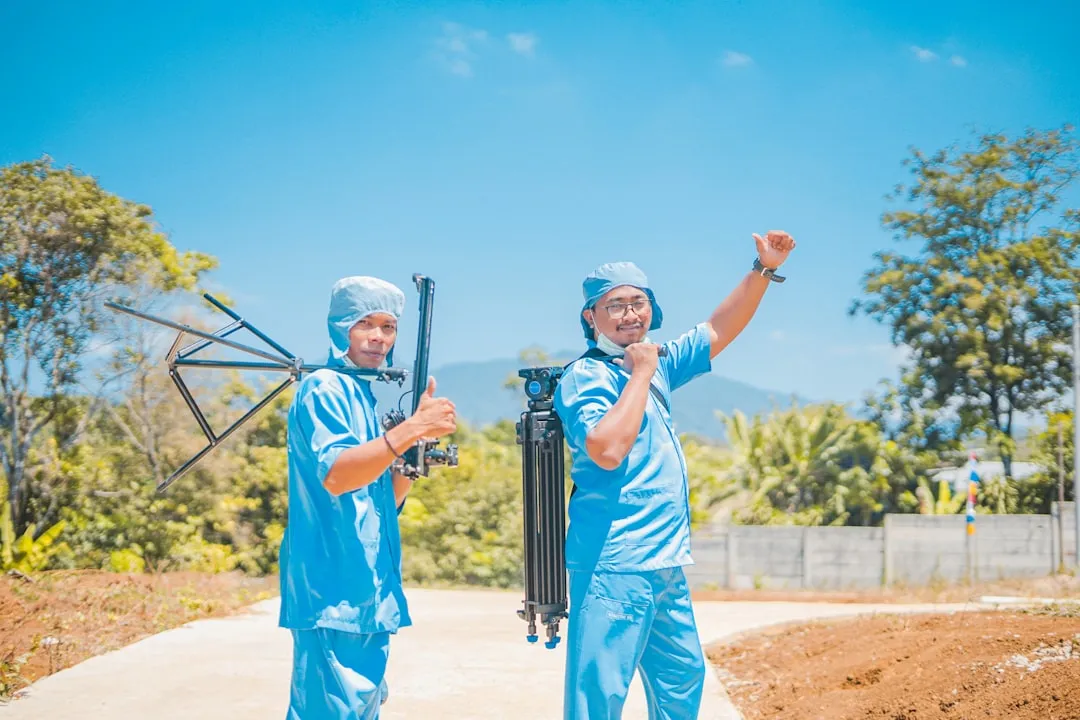 工厂仓储搬运效率提升方案：电动叉车与搬运车的选型建议