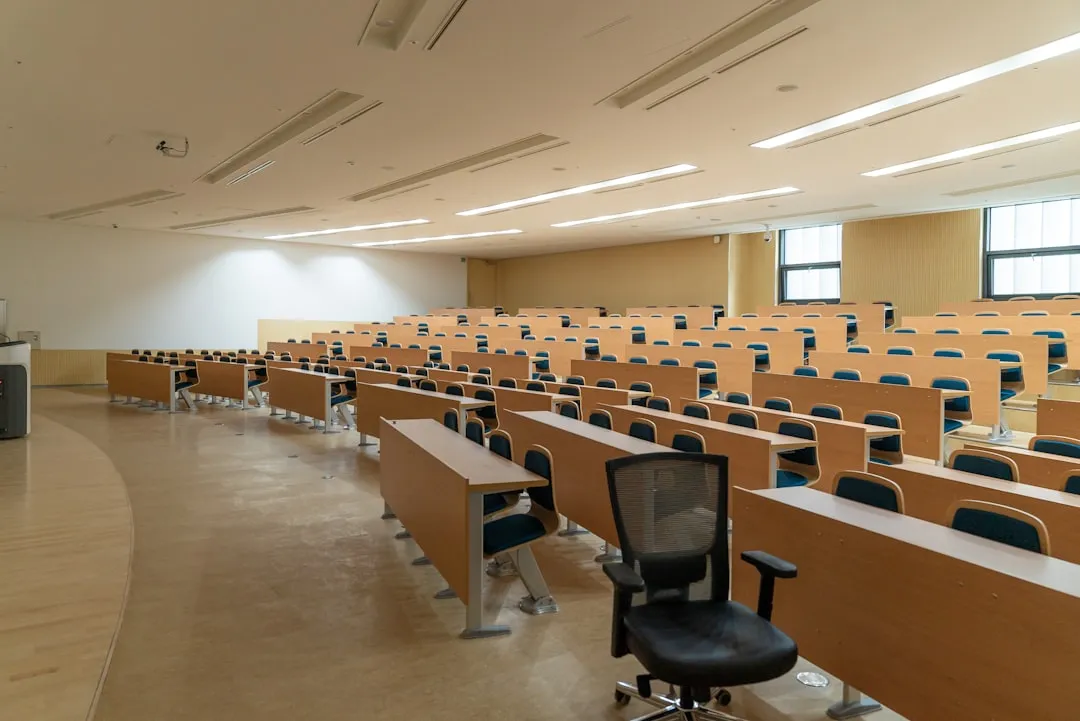 电动叉车与内燃叉车能耗成本对比及采购选型建议