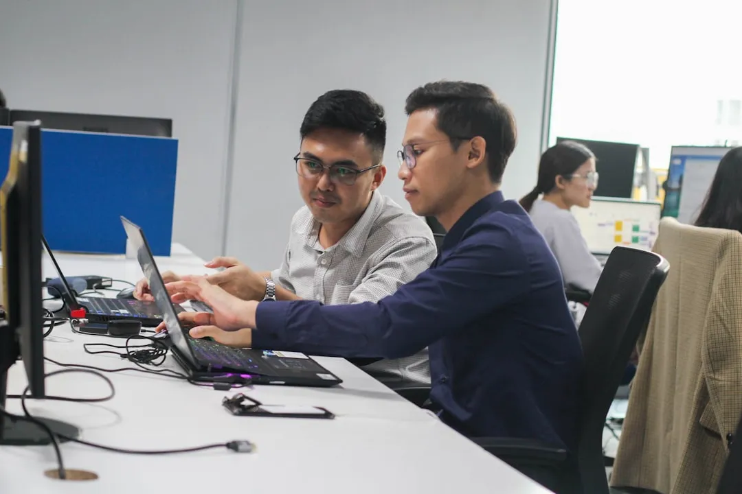 电动叉车与仓储设备选型指南：工厂物料搬运效率提升方案解析