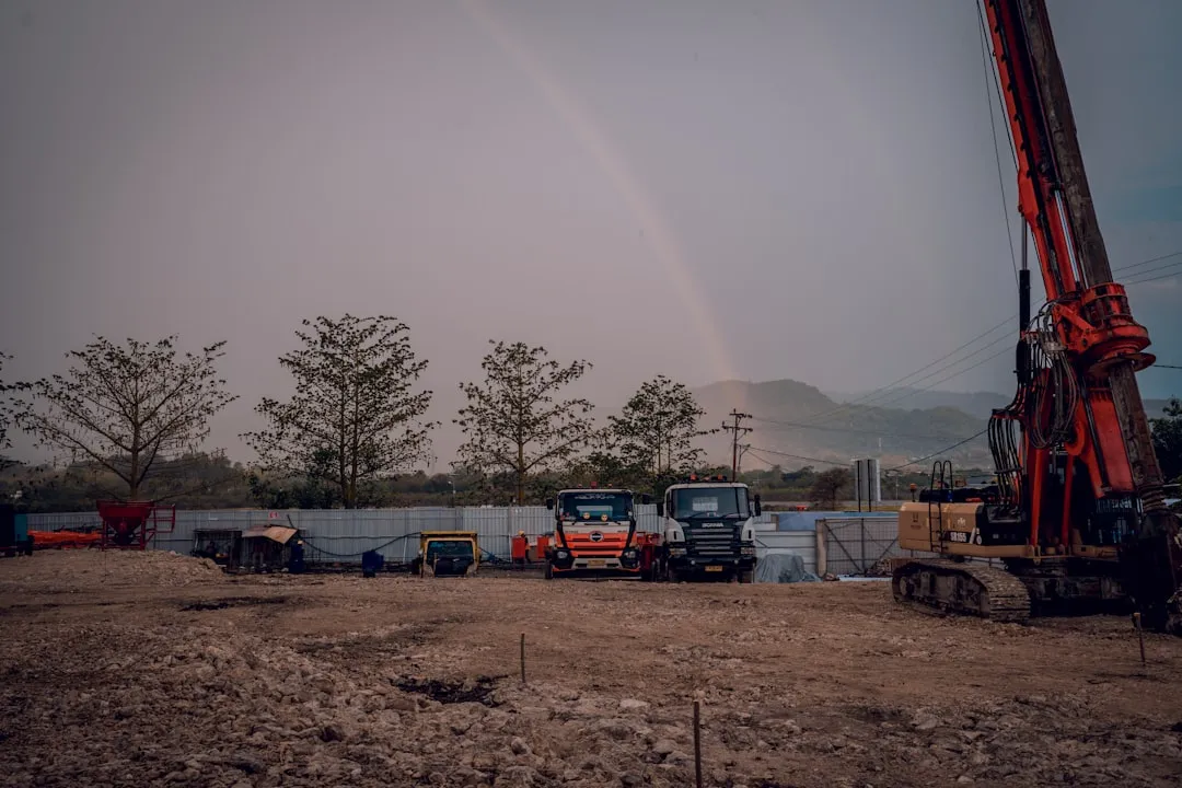 工厂仓储搬运车选型指南：骁冠科技高效节能方案解析
