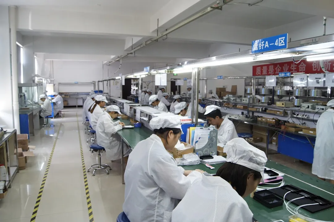 重庆骁冠科技电动叉车与内燃叉车能耗对比及仓储场景选型建议