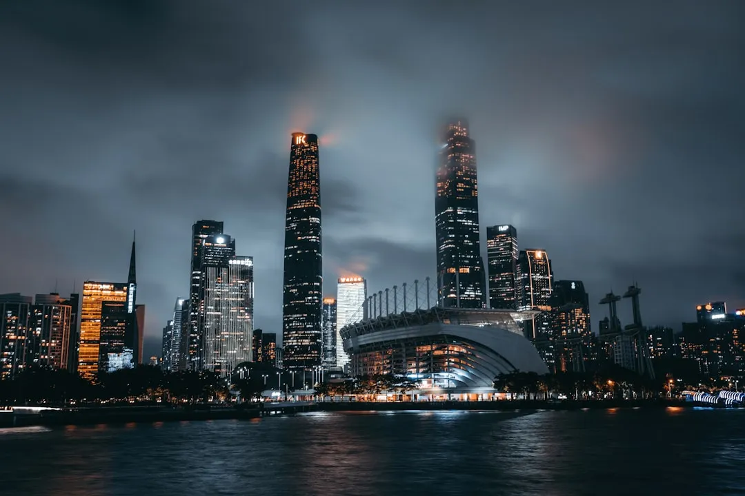 电动叉车选购指南：不同吨位堆高车的适用场景分析