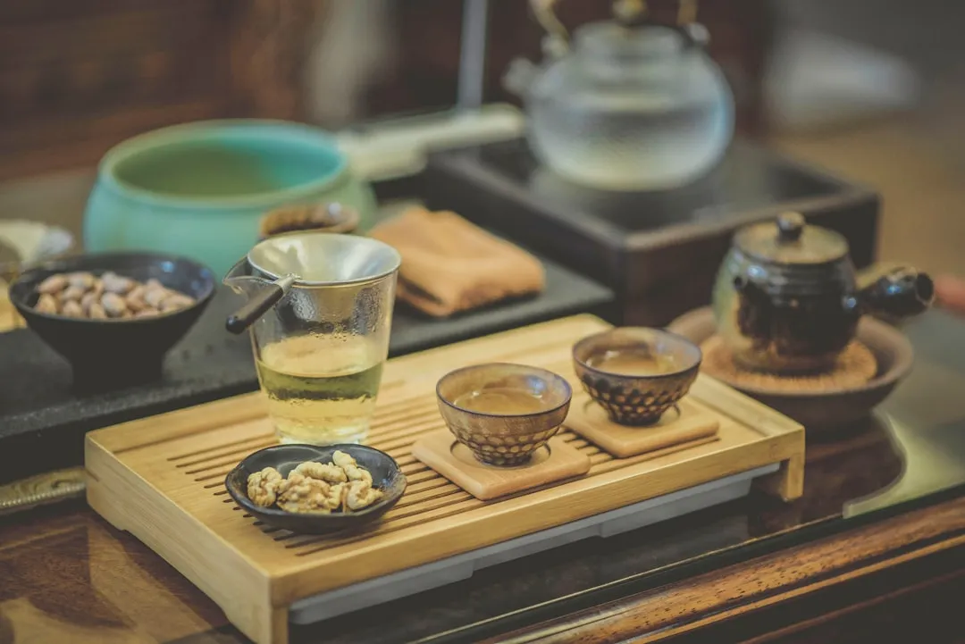 电动叉车在仓储物流中的能效优化与维护策略分析