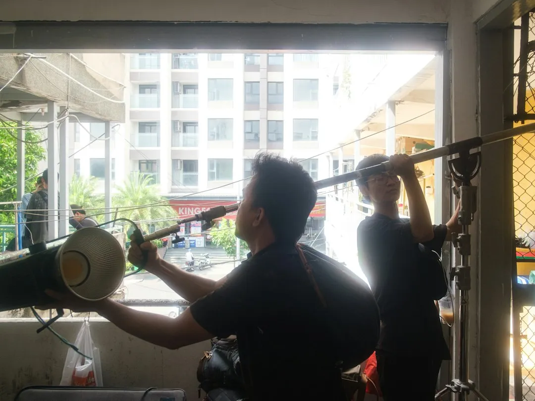 电动叉车锂电池与传统铅酸电池应用对比分析